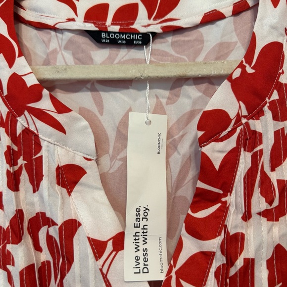 BloomChic Scarlet and Ivory Floral Top - Picture 3 of 3